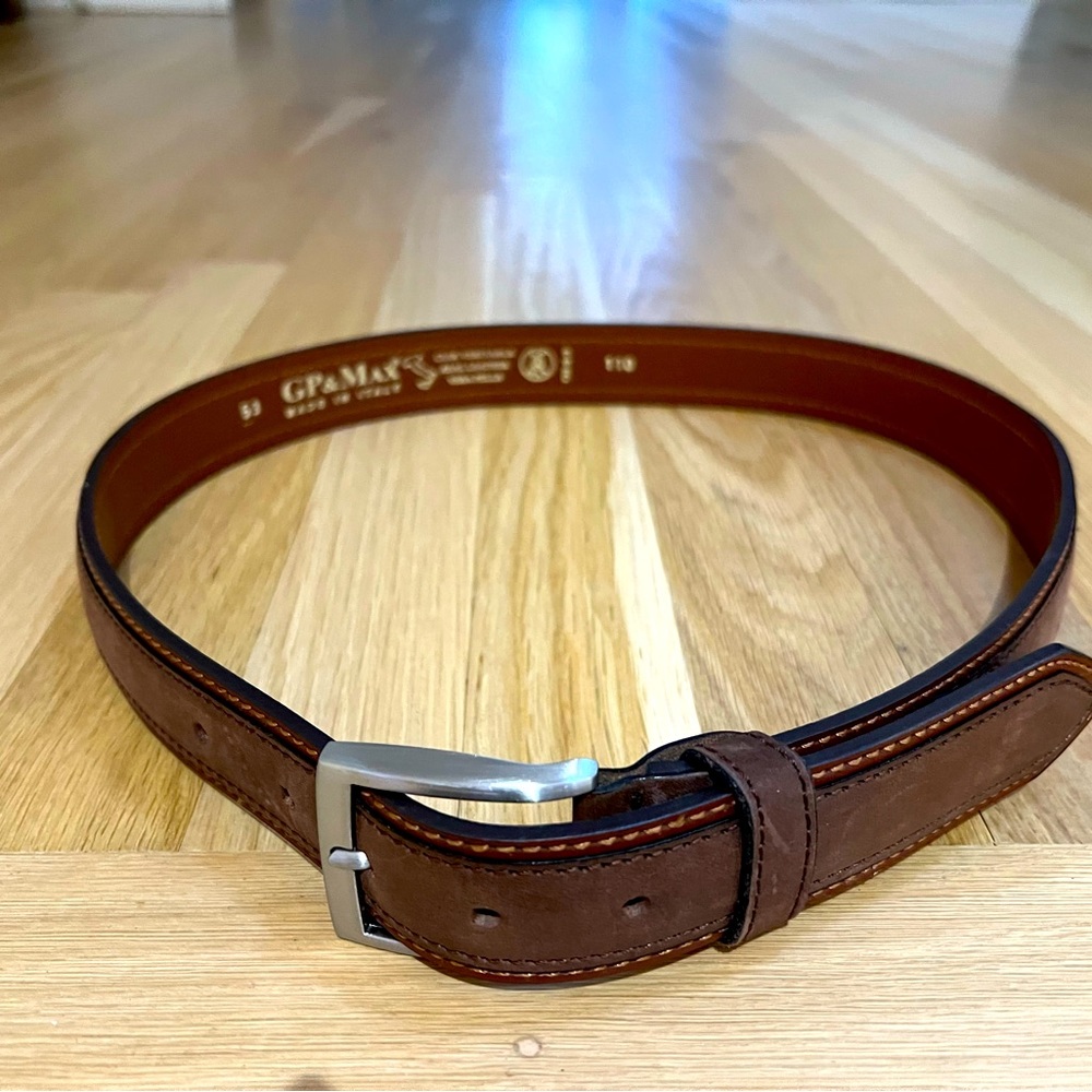NWOT GP & Max Women’s Brown Leather Belt Size 110 (33 inches)